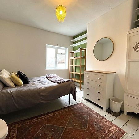 Charming Cottage Retreat With Garden - Sleeps 12 Bristol Esterno foto