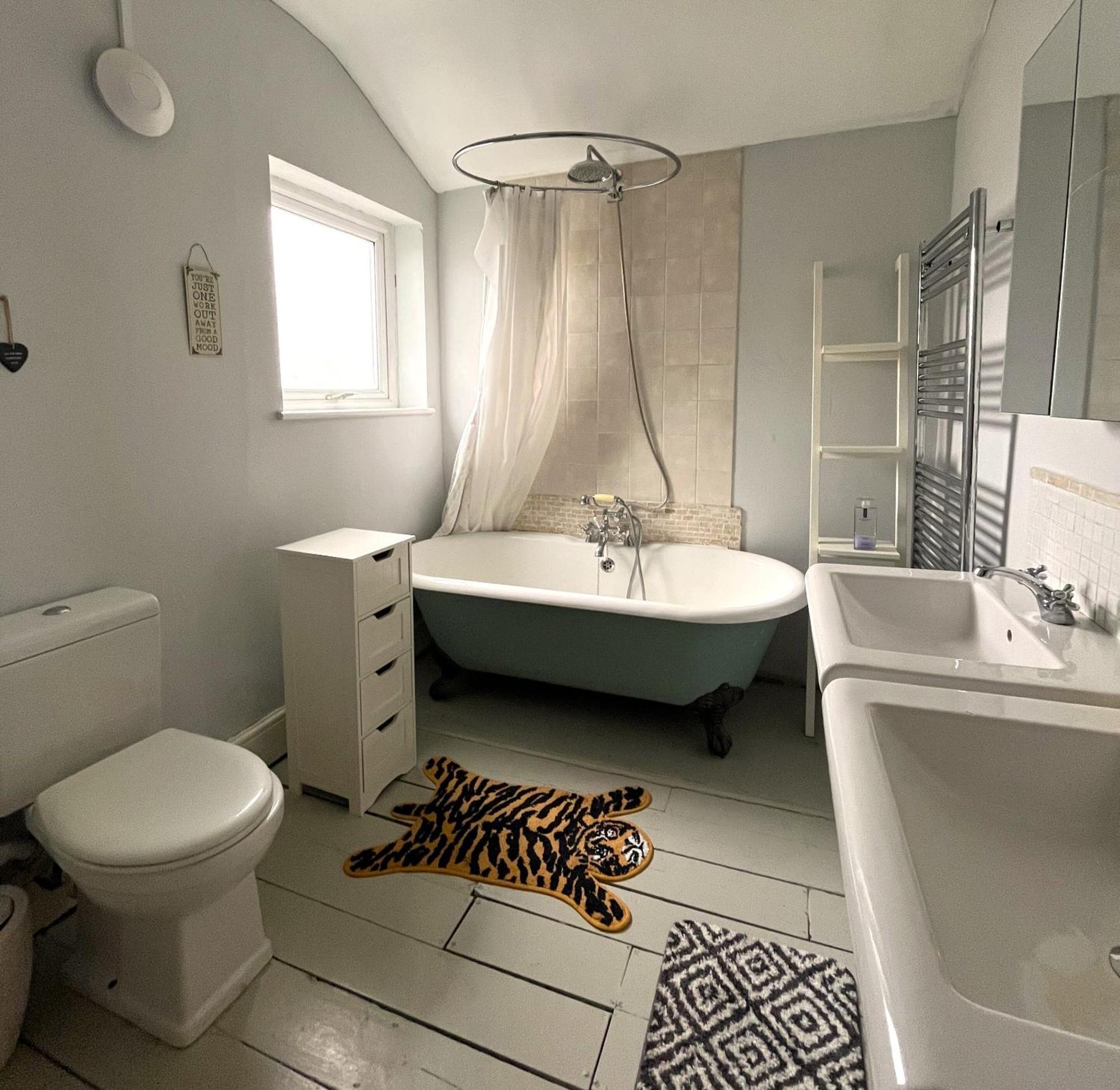 Charming Cottage Retreat With Garden - Sleeps 12 Bristol Esterno foto