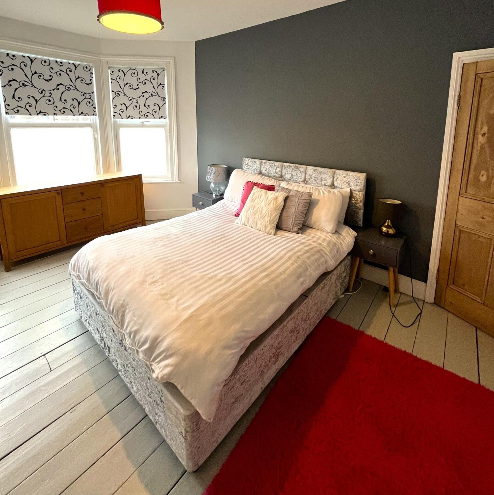 Charming Cottage Retreat With Garden - Sleeps 12 Bristol Esterno foto